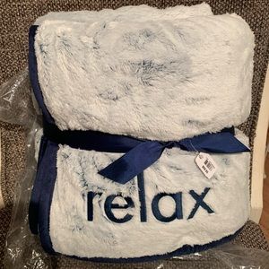 LIMITED EDITION Bath & Bodyworks Plush Throw